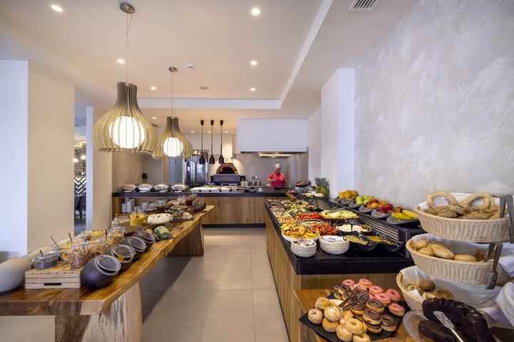 Dining 70 of 84
