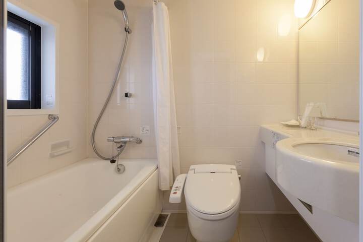 Room 4 of 13