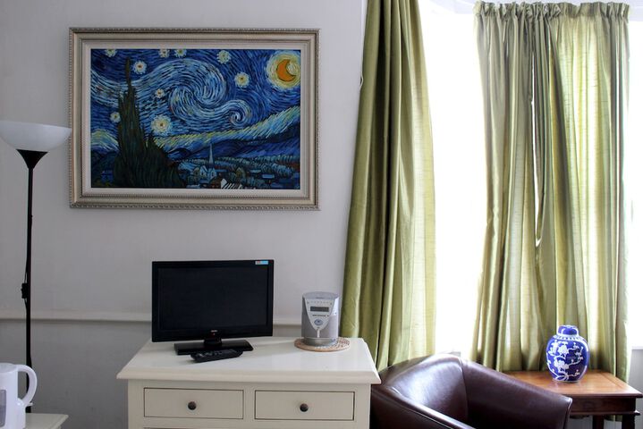 Room 6 of 42