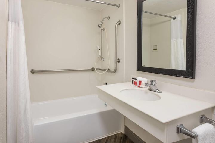 Room 16 of 19