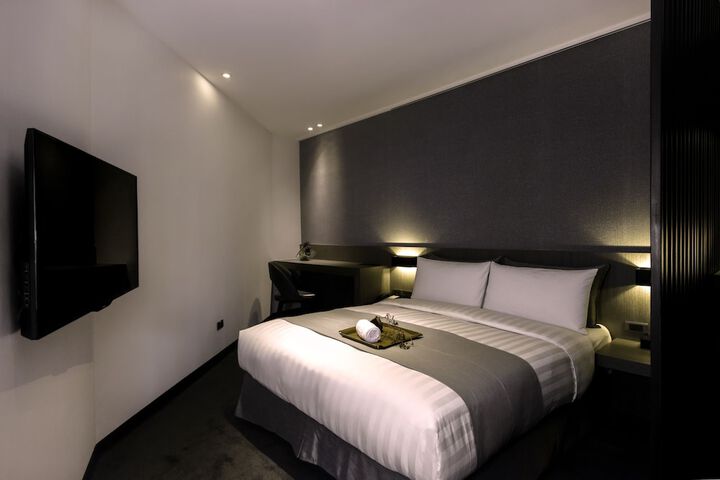 Room 11 of 35
