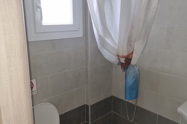 Room 8 of 48