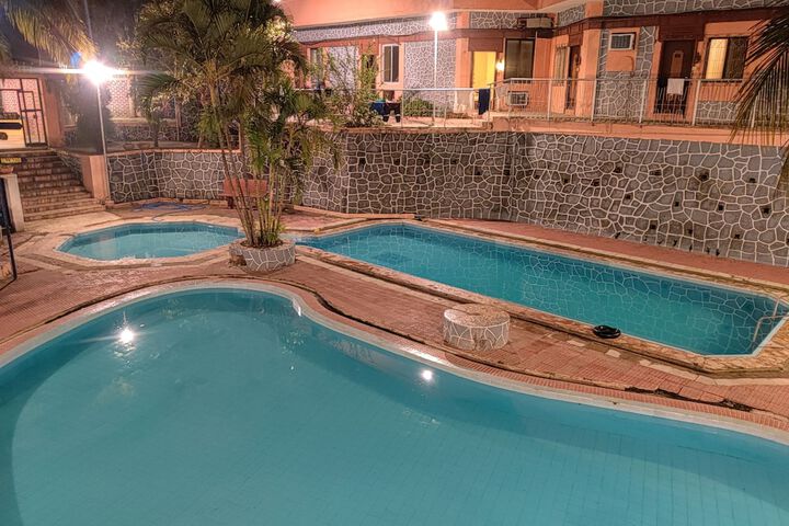 Pool 81 of 157