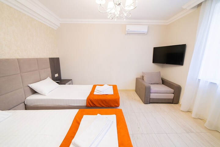Room 10 of 29