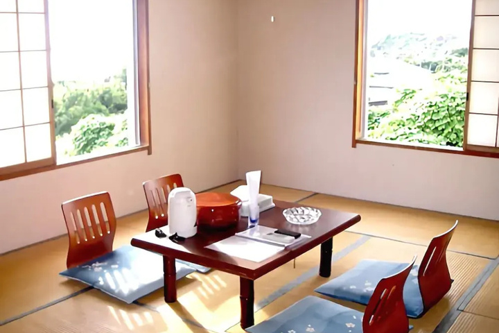 Room 2 of 7