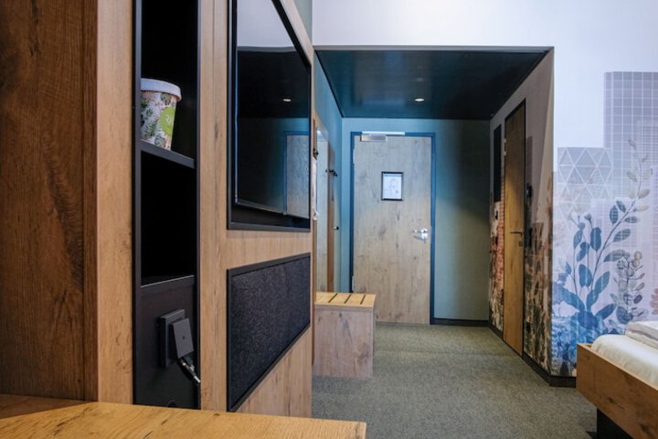 Room 5 of 28