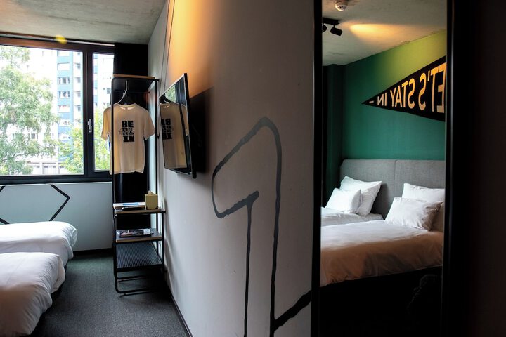 Room 18 of 90