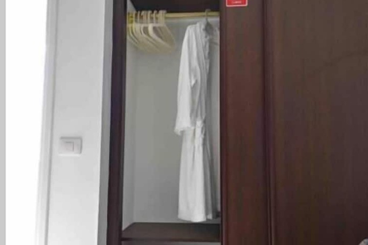 Room 8 of 45