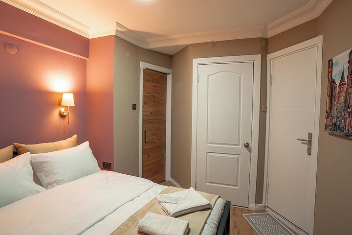Room 17 of 37
