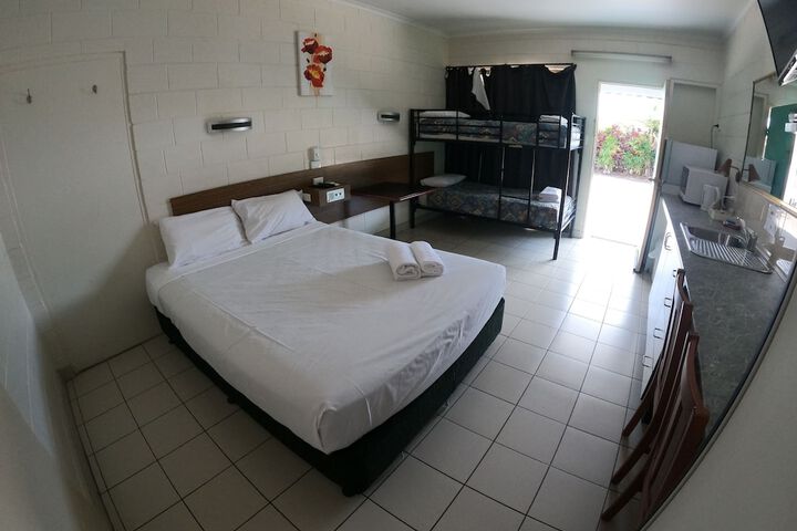 Room 4 of 7