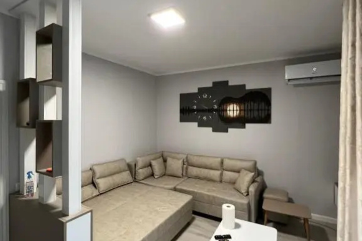 Room 4 of 9