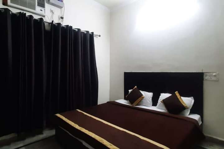 Room 4 of 14