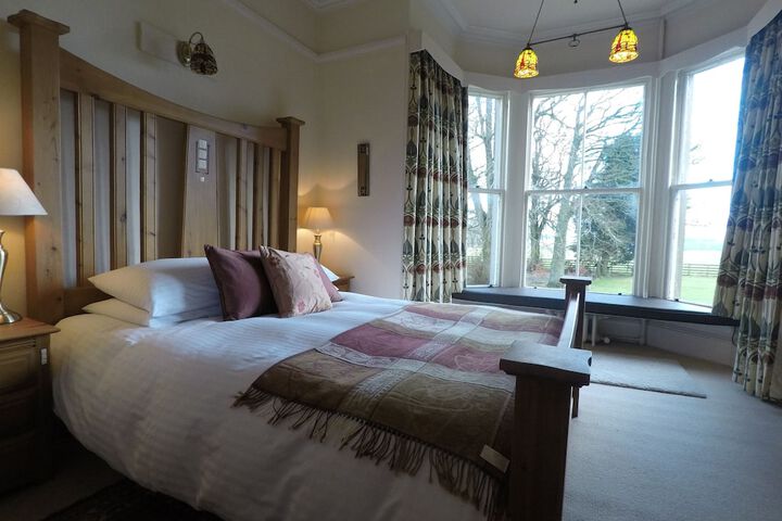 Room 7 of 18