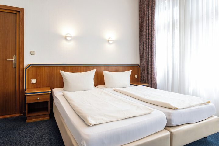 Room 34 of 103