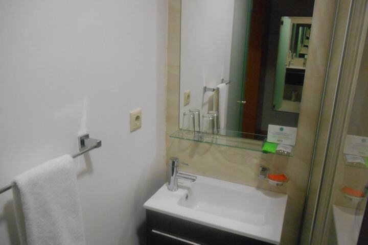 Room 27 of 36