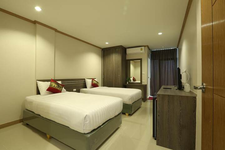Room 9 of 38