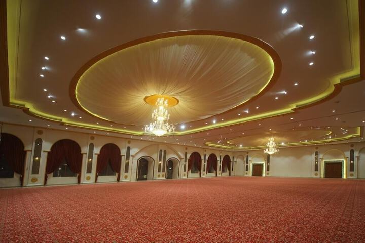 Ballroom/Hall 17 of 19