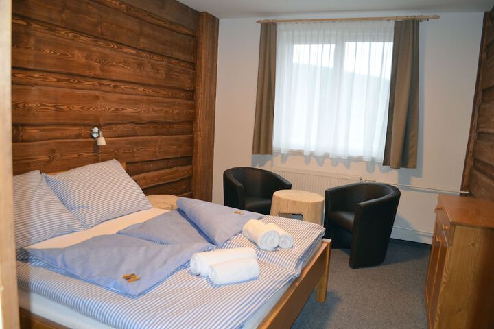 Room 3 of 25