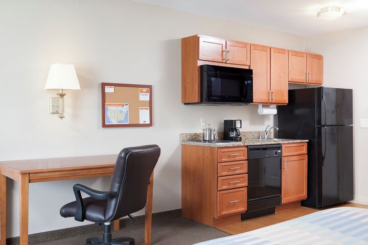 2 Queen Studio Suite Kitchen (17 of 31)