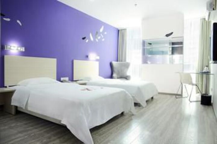 Room 14 of 38