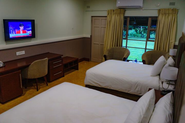 Room 10 of 42