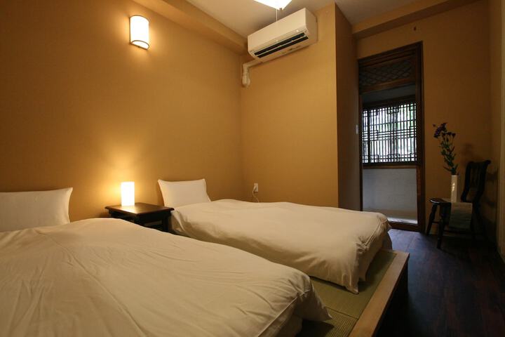 Room 46 of 107