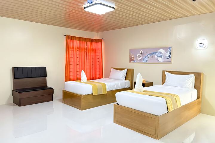 Room 13 of 26