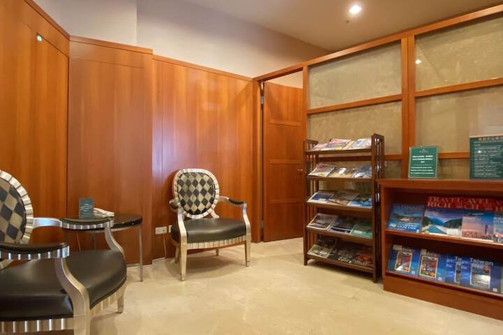 Business Center 73 of 77