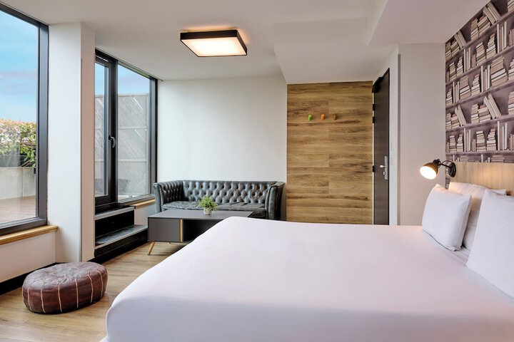 Room 9 of 72