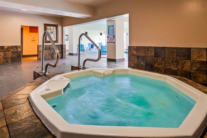 Indoor spa tub
