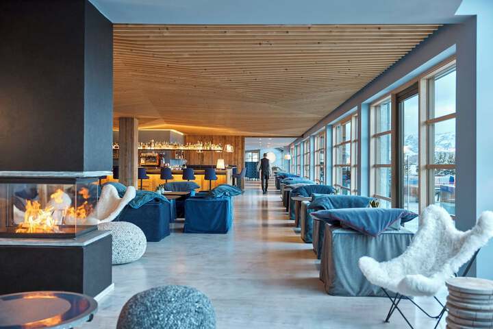 Entrance & Lobby