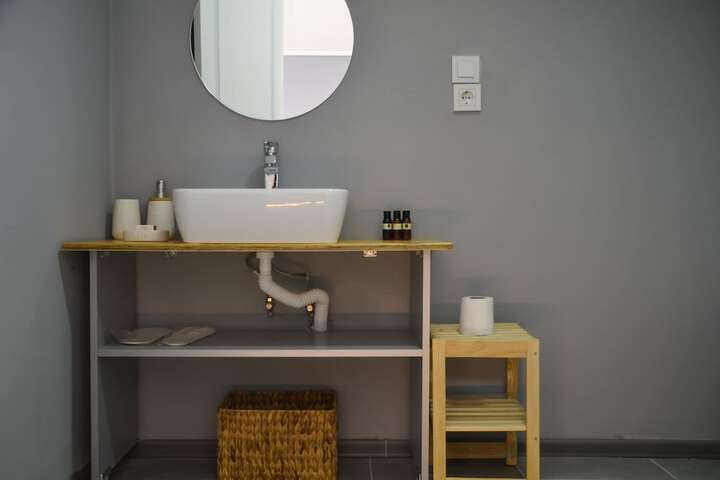 Room 13 of 26