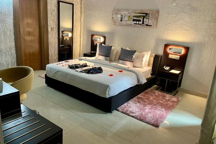 Room 9 of 63