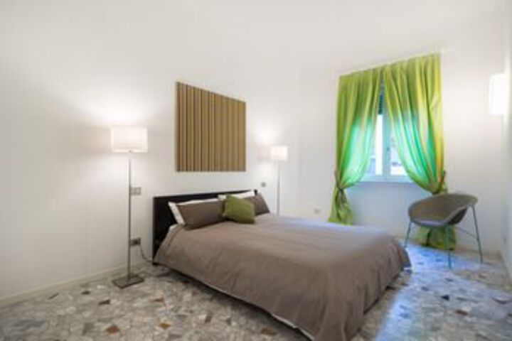 Room 9 of 27
