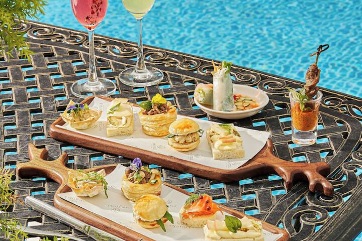 Lounge 129 of 144