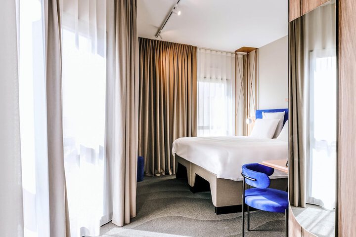 Room 14 of 53