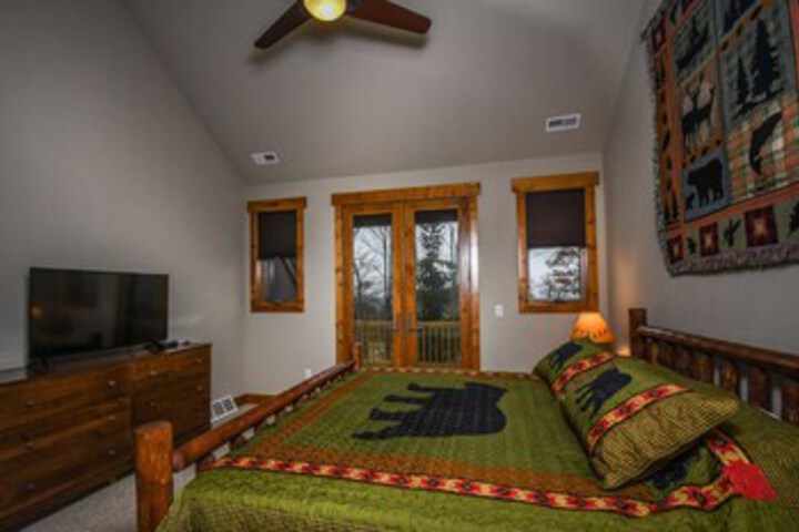 Room 27 of 33