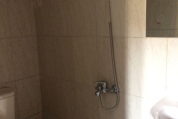 Room 12 of 25