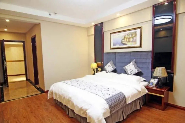 Room 3 of 9
