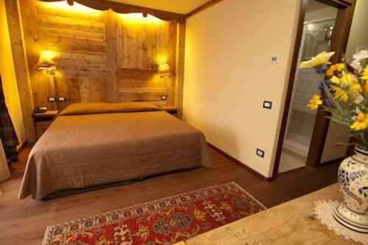 Room 6 of 23