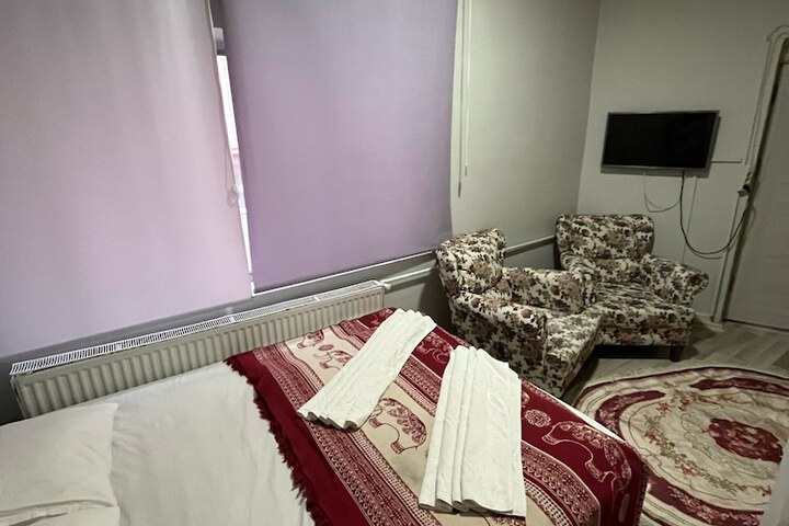 Room 3 of 6