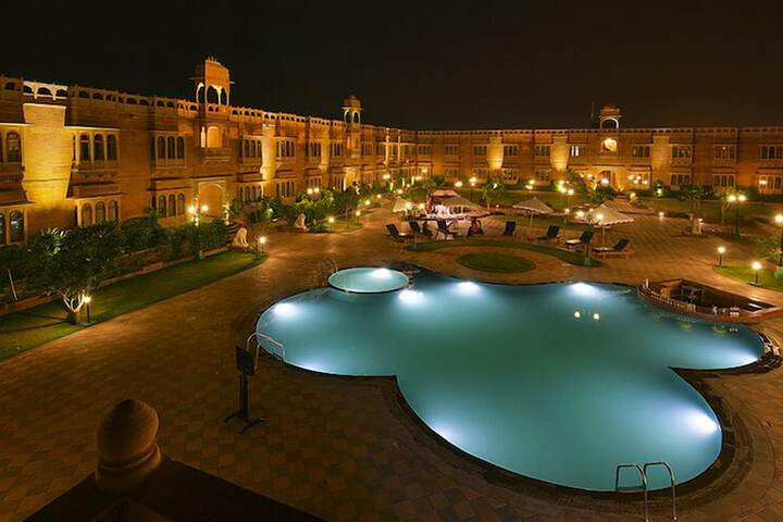 Hotel with Pool