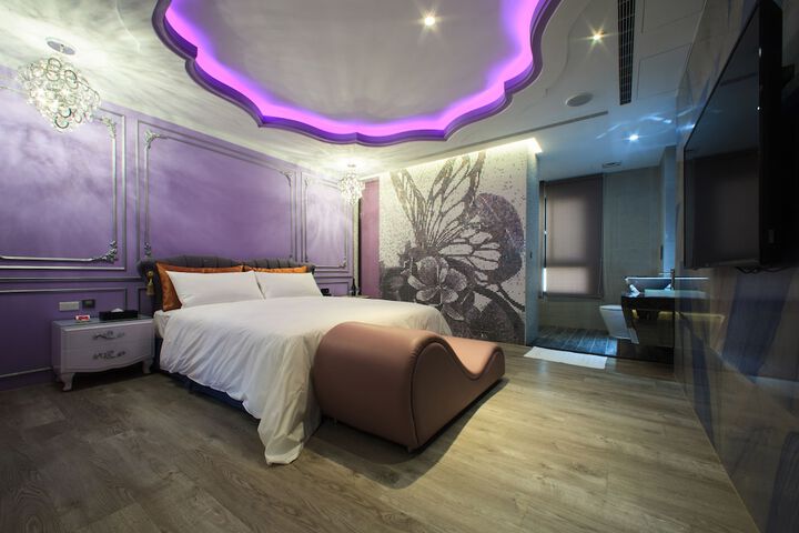 Room 5 of 75