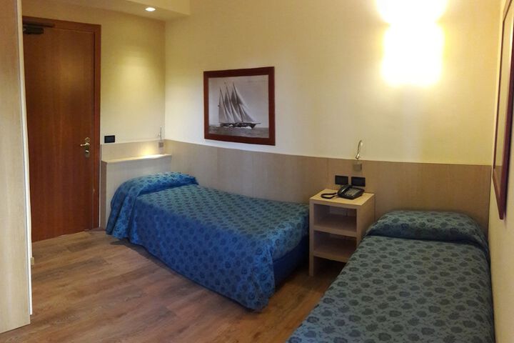 Room 13 of 78