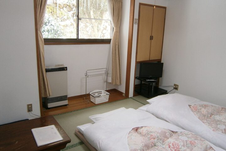 Room 3 of 25