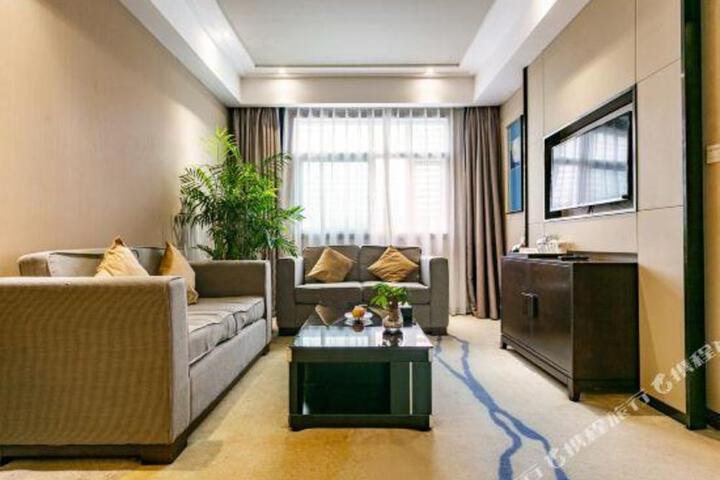 Leadersky Hotel