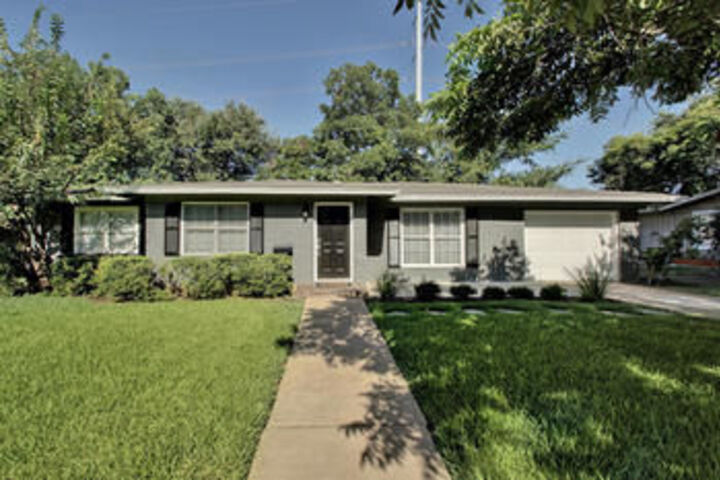 Image of 3Br 2BA Remodeled Rosedale House by RedAwning