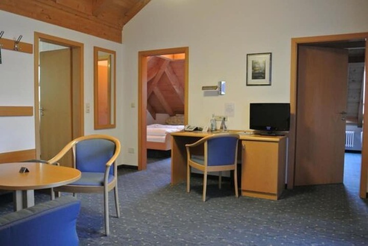 Room 21 of 77