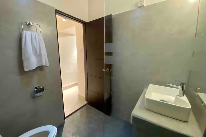 Room 9 of 11