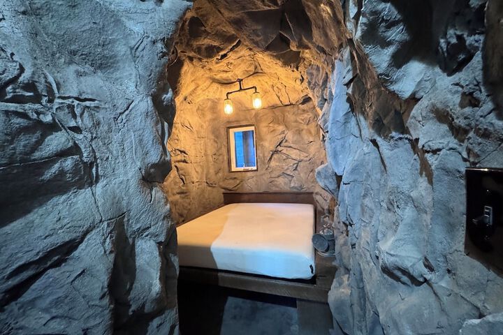 Room 7 of 28